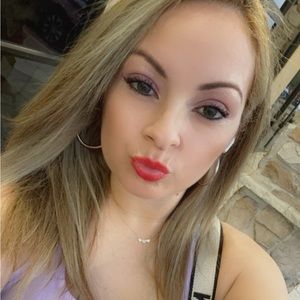 Meet your Posher, Carla